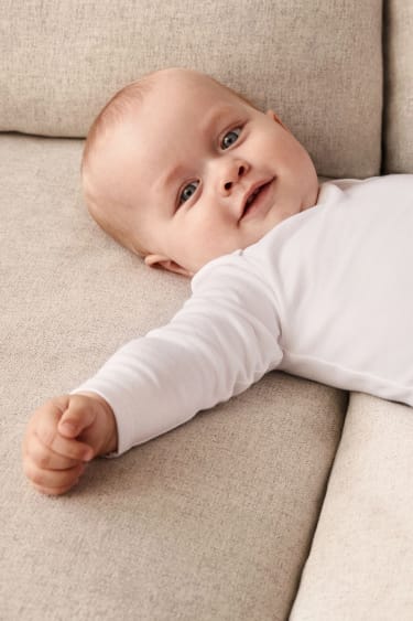 Newborn clothing