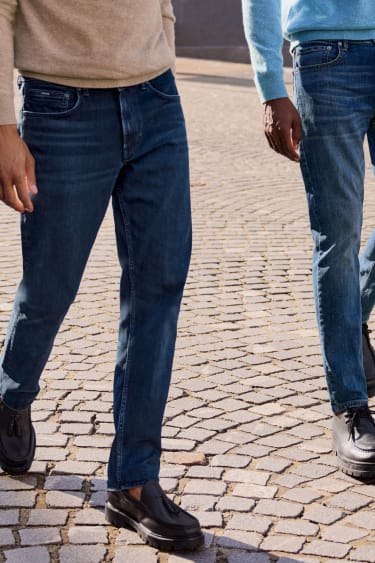 Slim Tapered Jeans 