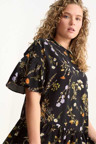 Porter une robe avec style