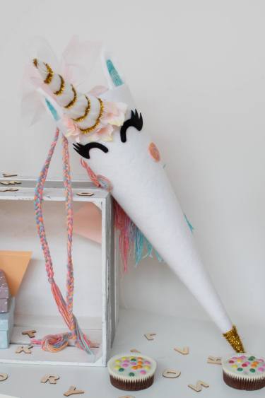 Schultüte basteln: Schultüte Einhorn & Schultüte Dino basteln