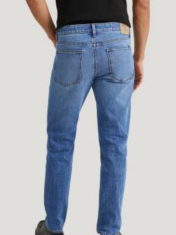 Tapered jeans