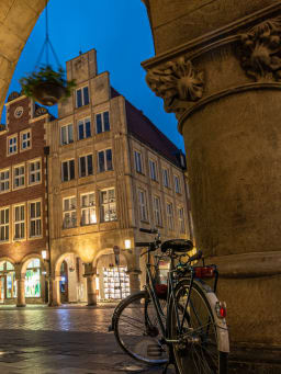 Radwege NRW – Fahrrad steht am Prinzipalmarkt in Münster.
