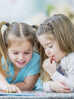 Leren lezen op de kleuterschool - tips en spelletjes