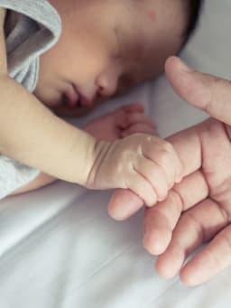 How to dress your baby at night