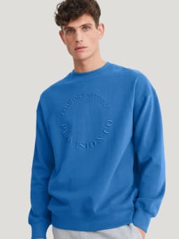 Tenue pour prendre l’avion : sweatshirt confortable pour voyager.