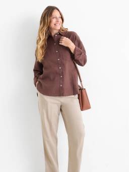 Luftige Leinenkleidung für Damen. Luftige Leinenkleidung für Damen.