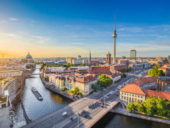 Skyline mit Spree bei Sonnenuntergang Skyline mit Spree bei Sonnenuntergang