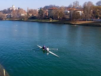 Canoa sul Po a Torino.