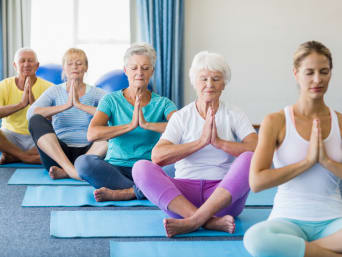 Gymnastik für Senioren – Gymnastik fördert die Beweglichkeit und Koordination.