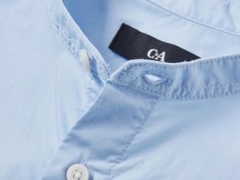 Soorten overhemdkraag - Close-up van een opstaande kraag. 
