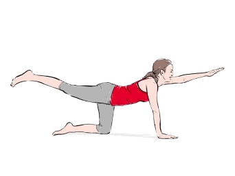 Ćwiczenie na wzmocnienie kręgosłupa: Grafika – kobieta unosi naprzemiennie nogi i ramiona w klęku podpartym.