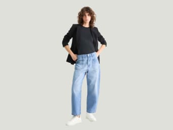 Trendige Jeansform für Damen: Was ist eine Barrel Jeans?
