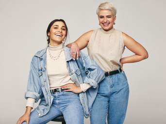 Jeans size guide – women wearing different types of jeans.