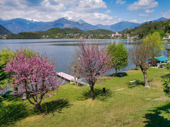 Pista ciclabile laghi di Avigliana: vista sul Lago Grande di Avigliana.