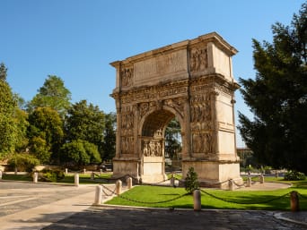 Cicloturismo Campania: Arco di Traiano a Benevento, punto di arrivo della terza tappa. Cicloturismo Campania: Arco di Traiano a Benevento, punto di arrivo della terza tappa.