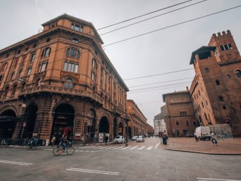 Ciclovie Emilia-Romagna: vista su strade della città di Bologna.