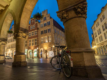 Radwege NRW – Fahrrad steht am Prinzipalmarkt in Münster.