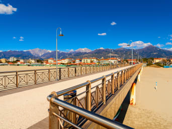 Percorsi in bici Toscana: pontile di Marina di Pietrasanta. Percorsi in bici Toscana: pontile di Marina di Pietrasanta.