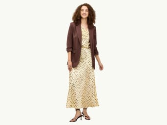 Soft autumn colour palette: soft autumn types have a small contrast between hair, eye colour and skin tone.