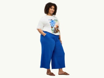 Curvy zomerjurk: luchtige materialen zijn perfect voor een zomerse curvy jurk. Curvy zomerjurk: luchtige materialen zijn perfect voor een zomerse curvy jurk.