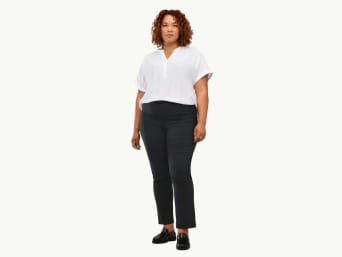 Curvy mode op het werk: een professionele business-look met curvy blazer. Curvy mode op het werk: een professionele business-look met curvy blazer.