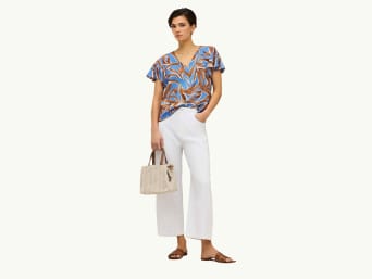Fashion for a rectangle body shape: the best tops for women with a rectangle body shape. 