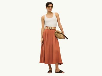 Broeken voor het zandloperfiguur: rokjes en broeken met high waist lichten de taille uit. 