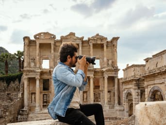 Fotografia di architettura – fotografo principiante in vacanza scatta foto a delle rovine. 