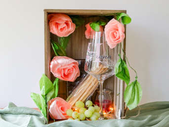 Geschenkideen für die beste Freundin: Selbst dekorierte Geschenkbox. Geschenkideen für die beste Freundin: Selbst dekorierte Geschenkbox.