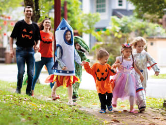 Trick or treat” is een van de populairste activiteiten tijdens Halloween.