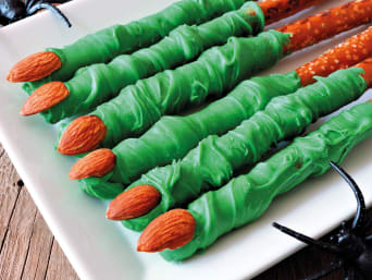 Fingerfood Halloween: inquietanti bastoncini da sgranocchiare come snack di Halloween.
