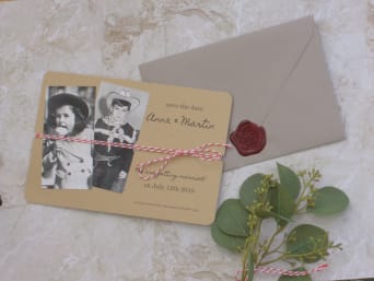 Des invitations de mariage vintage faites maison.