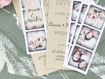Invitaciones de boda DIY: invitaciones de boda caseras con tiras de fotos.