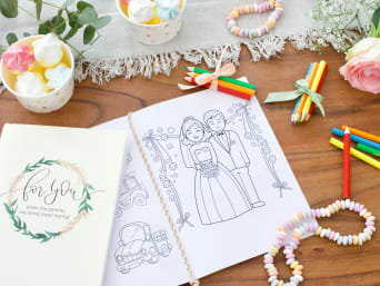 Animations de mariage : un carnet de coloriage pour les enfants invités.