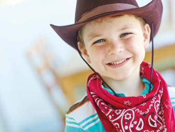 Last-Minute-Kinderkostüm selber machen: Cowboy-Kostüm für Kinder. 