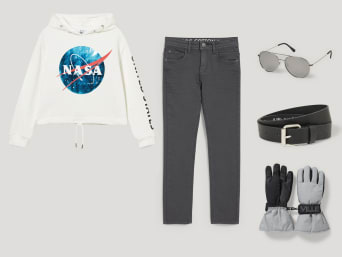 Vêtements pour créer un déguisement d’astronaute pour enfant.