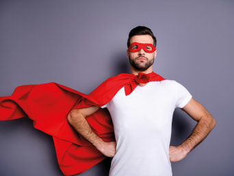 Einfache Faschingskostüme: Superhelden-Kostüm selber machen aus Alltagskleidung. 