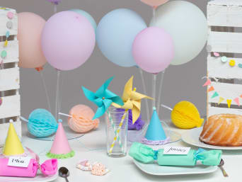 Décoration de fête d'anniversaire d'enfants joyeuse et colorée" data-pfsrc
