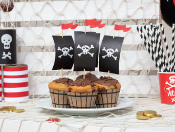 Buffet anniversaire pirate : des muffins pirate décorés pour le goûter.