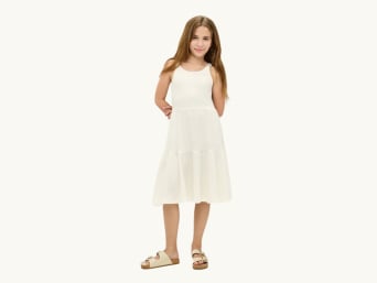 Communiekleedjes – Meisje in verschillende jurken. Communiekleedjes – Meisje in verschillende jurken.