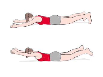Krachtoefeningen voor hardlopers: correcte uitvoering van de superman-oefening.