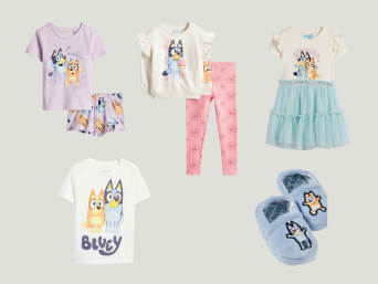 Bluey-Party: Bluey-Shirt, Bluey-Hausschuhe, Bluey-Socken, Bluey-Kleid, Bluey-Handschuhe.