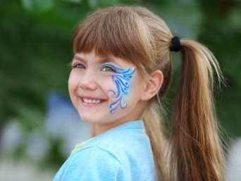 Anna und Elsa Geburtstagsparty – Kinderschminken für den Eiskönigin Elsa Geburtstag.