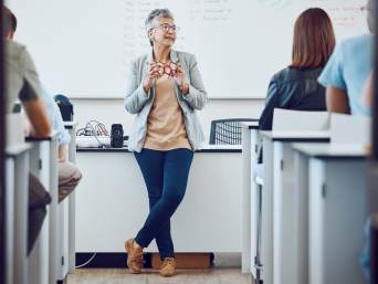 MINT-Berufe für Mädchen: Lehrerinnen in MINT-Fächern sind wichtige Vorbilder für Schülerinnen und Schüler.