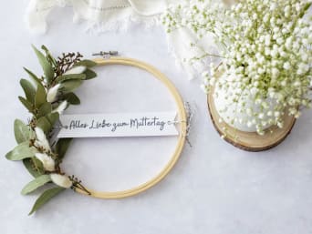Make a Mother's Day gift - flower wreath with a Mother's Day greeting.