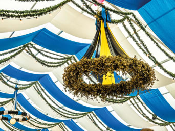 Wiesn tenten: decoratie in een van de Oktoberfesttenten.