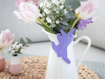 Łatwa do samodzielnego wykonania zawieszka wielkanocna – ręcznie wykonany zajączek na doniczkę lub wazon.
