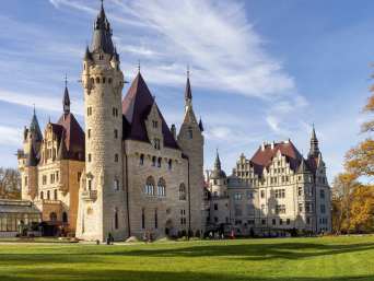 Województwo opolskie atrakcje: widok na zamek w Mosznie. Województwo opolskie atrakcje: widok na zamek w Mosznie.