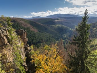 Klettern im Harz: Blick auf die Rabenklippen im Nationalpark Harz. Klettern im Harz: Blick auf die Rabenklippen im Nationalpark Harz.