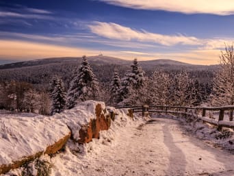 Wintersport im Harz: Beginn des Goethe-Wanderweges zum Gipfel des Brockens.